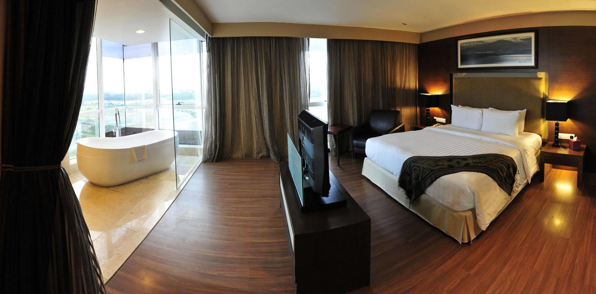 Grand Borneo Hotel Kota Kinabalu Kültér fotó